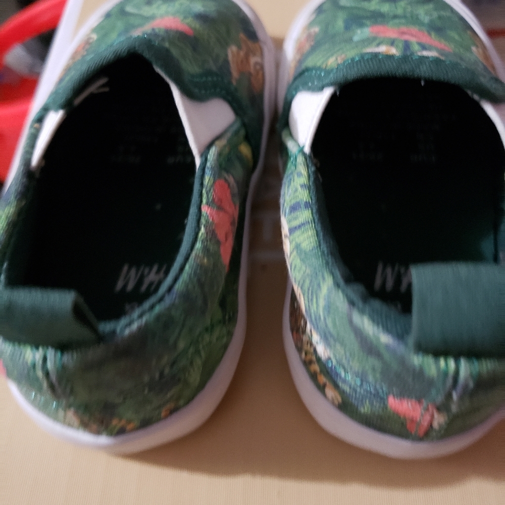 H&M Printed Slip-on - Picture 3 of 3
